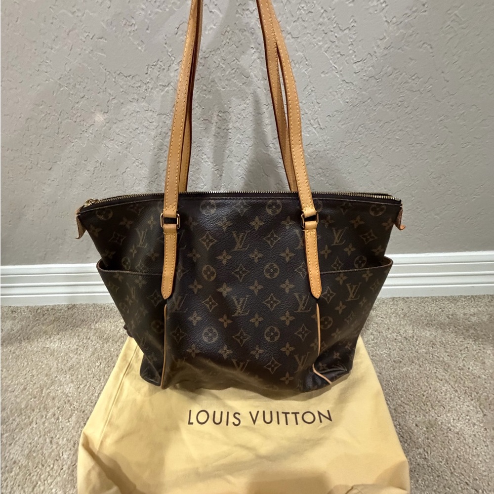 Louis Vuitton Monogram Canvas Totally MM Tote - Picture 3 of 9